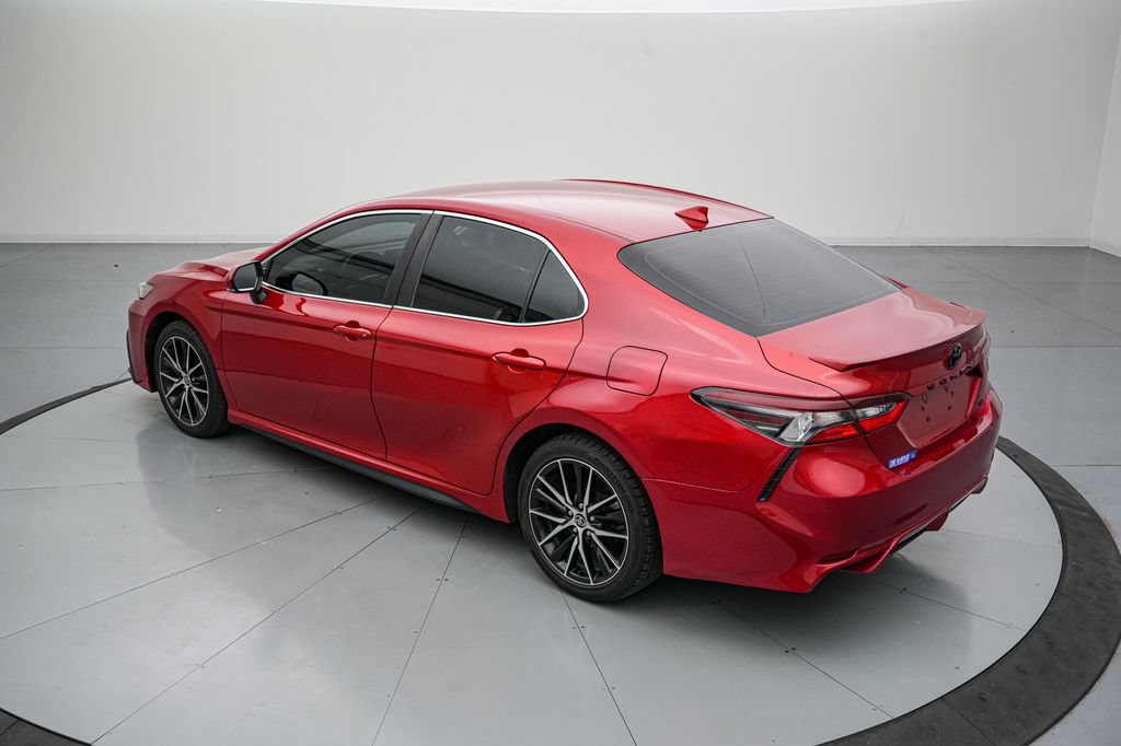 Used 2021 Toyota Camry SE w/ Cold Weather Package FWD image 6