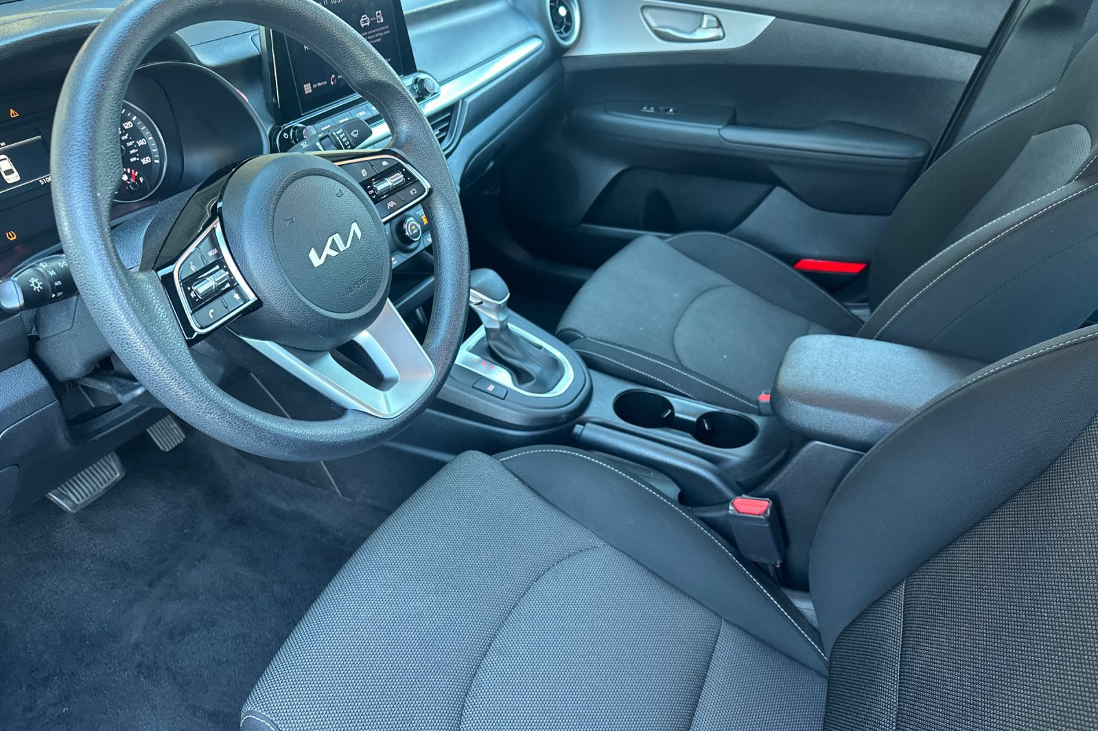 Used 2024 Kia Forte LXS FWD image 9