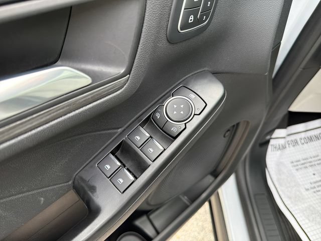 Certified 2025 Ford Escape Platinum w/ Premium Technology Package FWD image 17