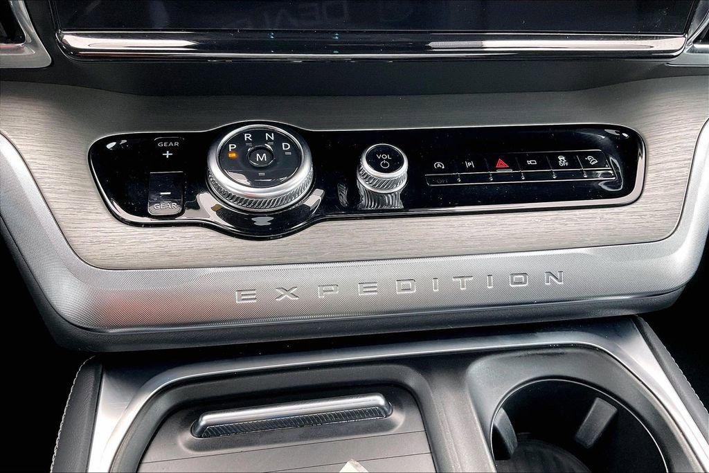 Certified 2025 Ford Expedition Platinum image 34