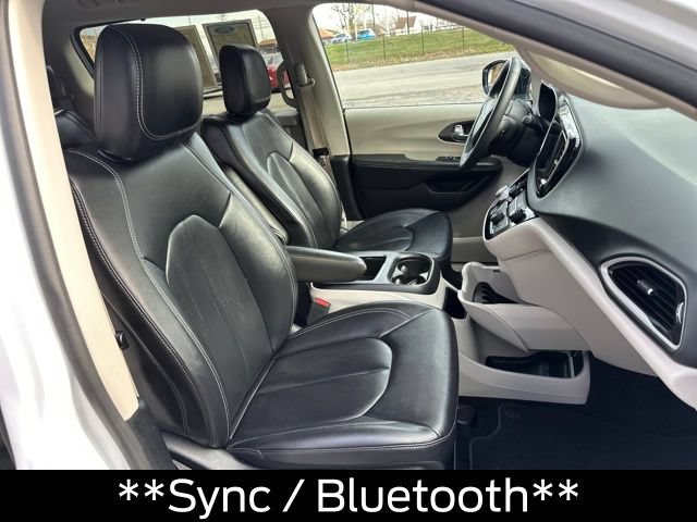 Used 2024 Chrysler Pacifica Touring-L FWD image 14