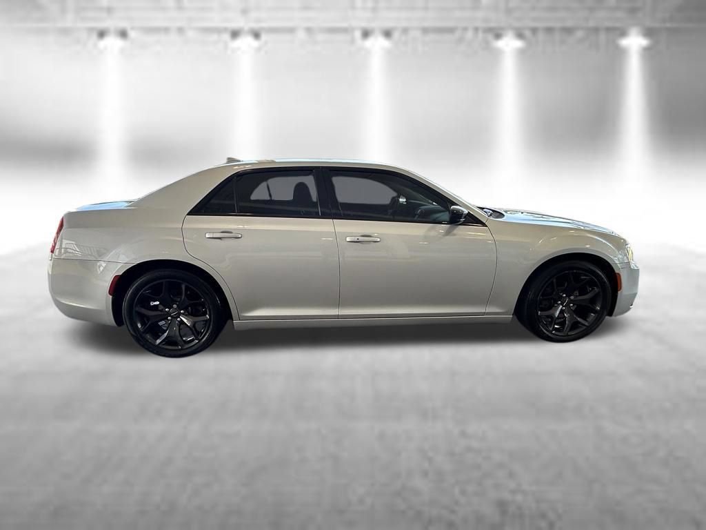 Used 2021 Chrysler 300 Touring w/ Sport Appearance Package RWD video 3