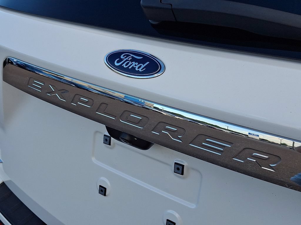 Certified 2023 Ford Explorer XLT w/ Equipment Group 202A AWD/4WD image 31