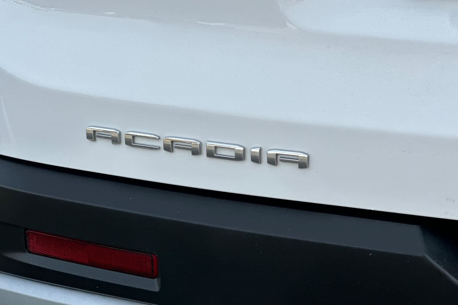 Used 2023 GMC Acadia SLT image 30