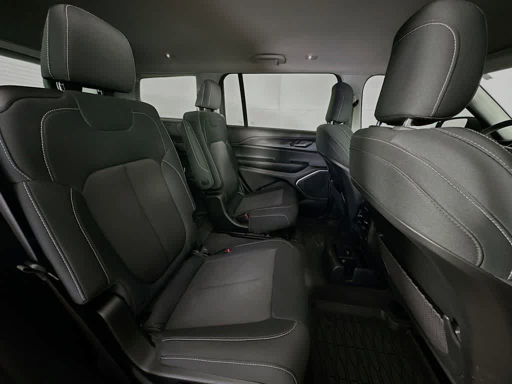 Used 2022 Jeep Grand Cherokee L Laredo w/ Luxury Tech Group I AWD/4WD image 32