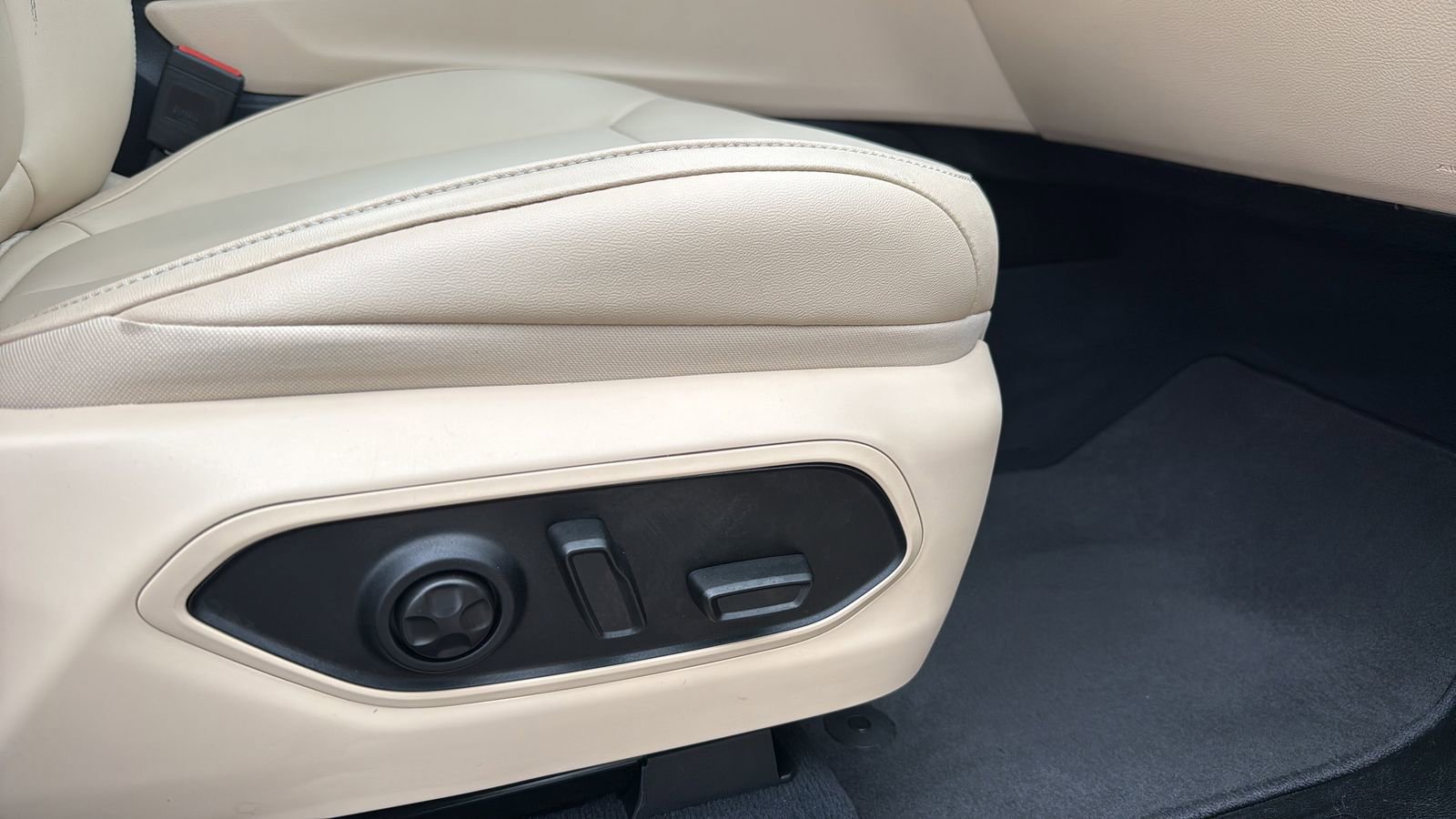 Used 2023 Jeep Grand Cherokee Limited RWD image 24