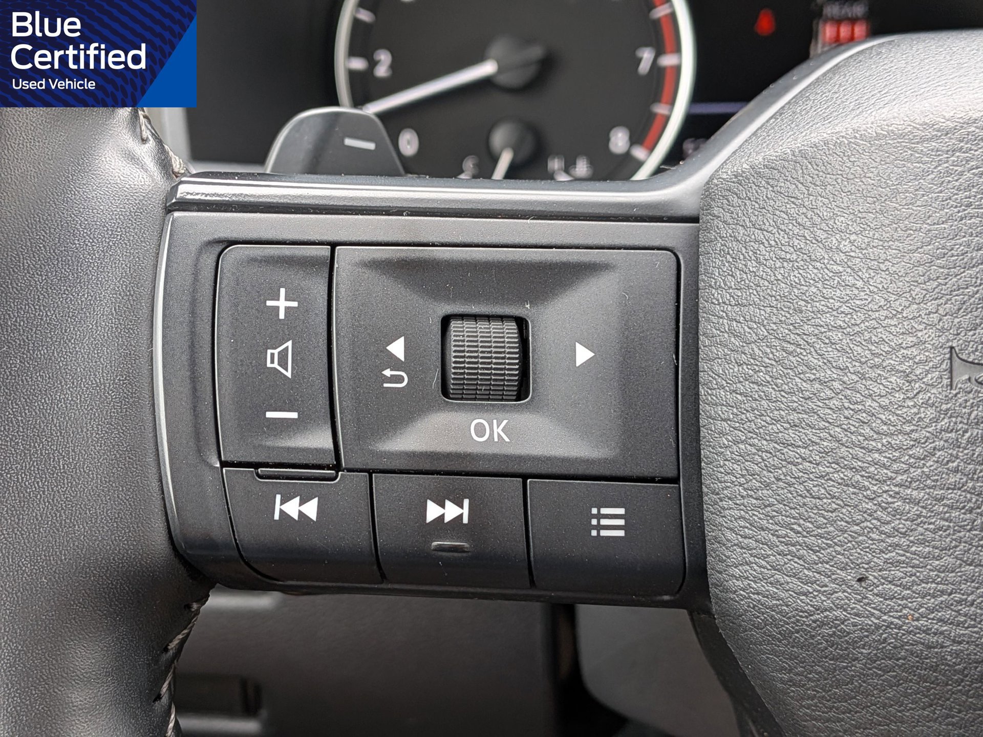 Used 2025 Nissan Rogue SV FWD image 27