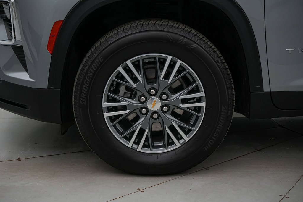 Used 2025 Chevrolet Traverse LT image 10