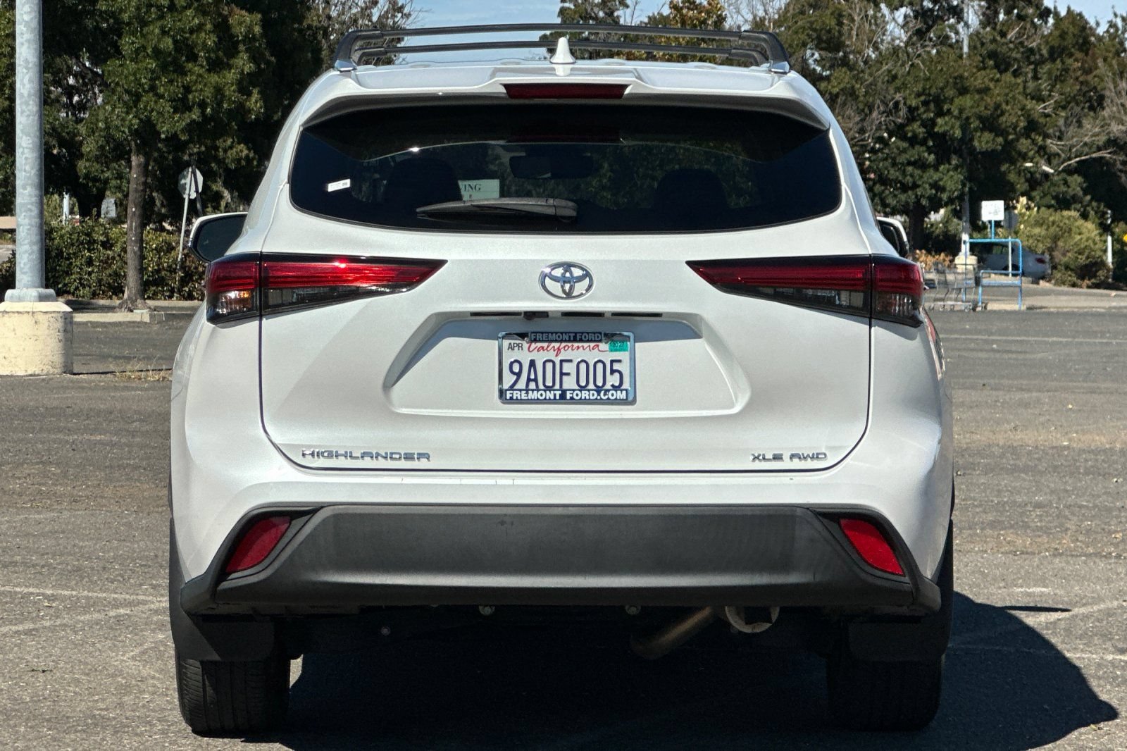 Used 2022 Toyota Highlander XLE AWD/4WD image 4