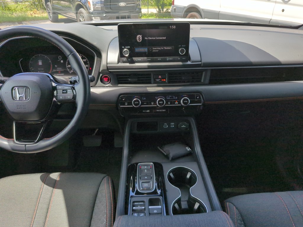 Used 2025 Honda Pilot Sport image 17