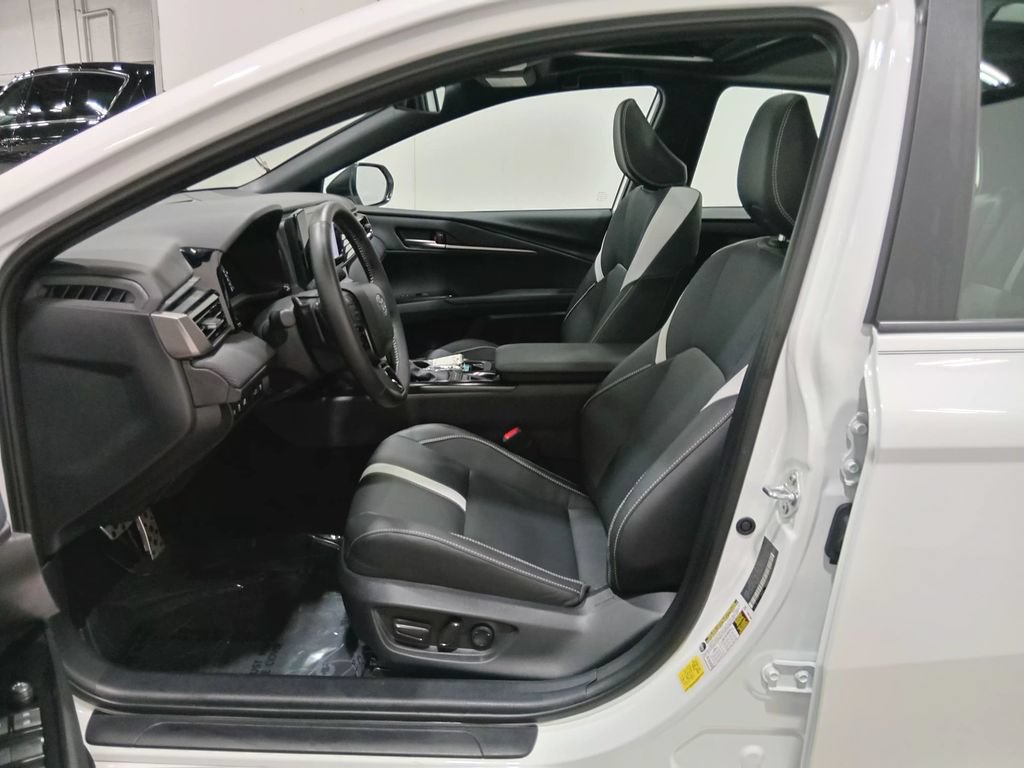 Used 2025 Toyota Camry SE w/ Convenience Package FWD image 18