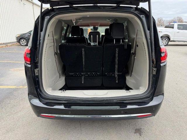 Used 2024 Chrysler Pacifica SELECT image 7
