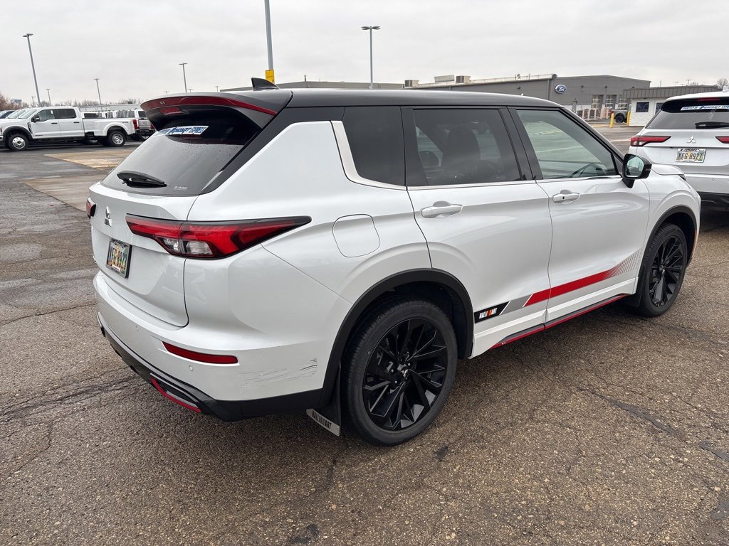 Used 2023 Mitsubishi Outlander Ralliart image 3
