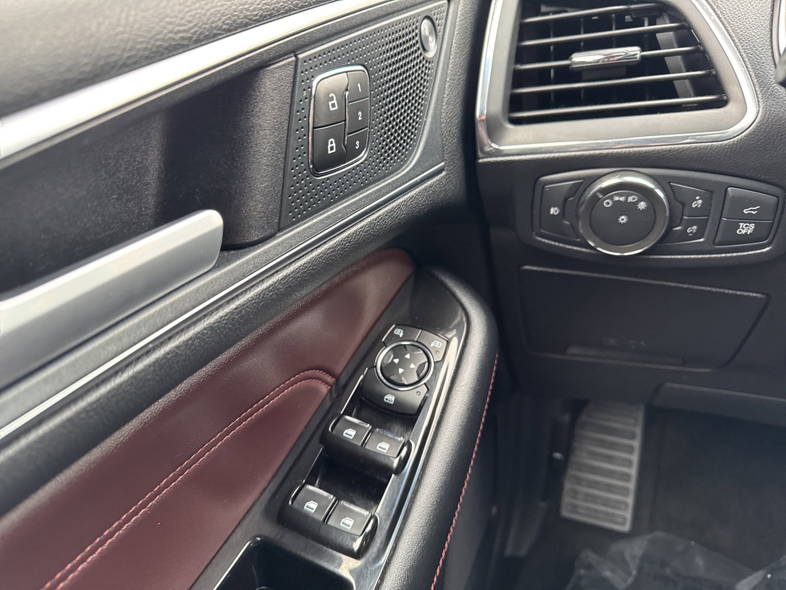 Certified 2020 Ford Edge Titanium w/ Equipment Group 301A image 36