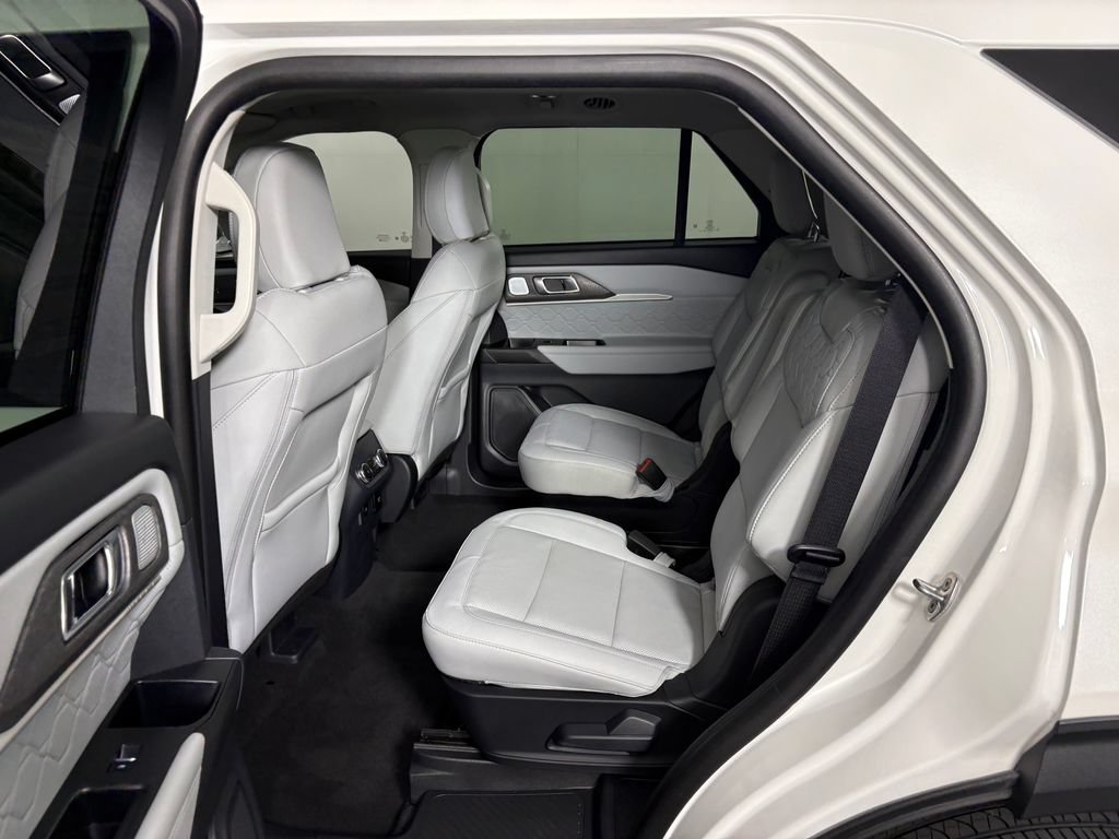 Certified 2025 Ford Explorer Platinum w/ Ultimate Package AWD/4WD image 29