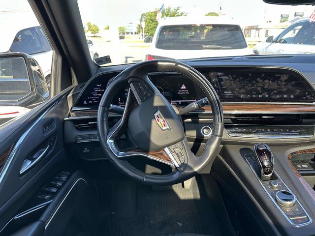 Used 2024 Cadillac Escalade Premium Luxury AWD/4WD image 7