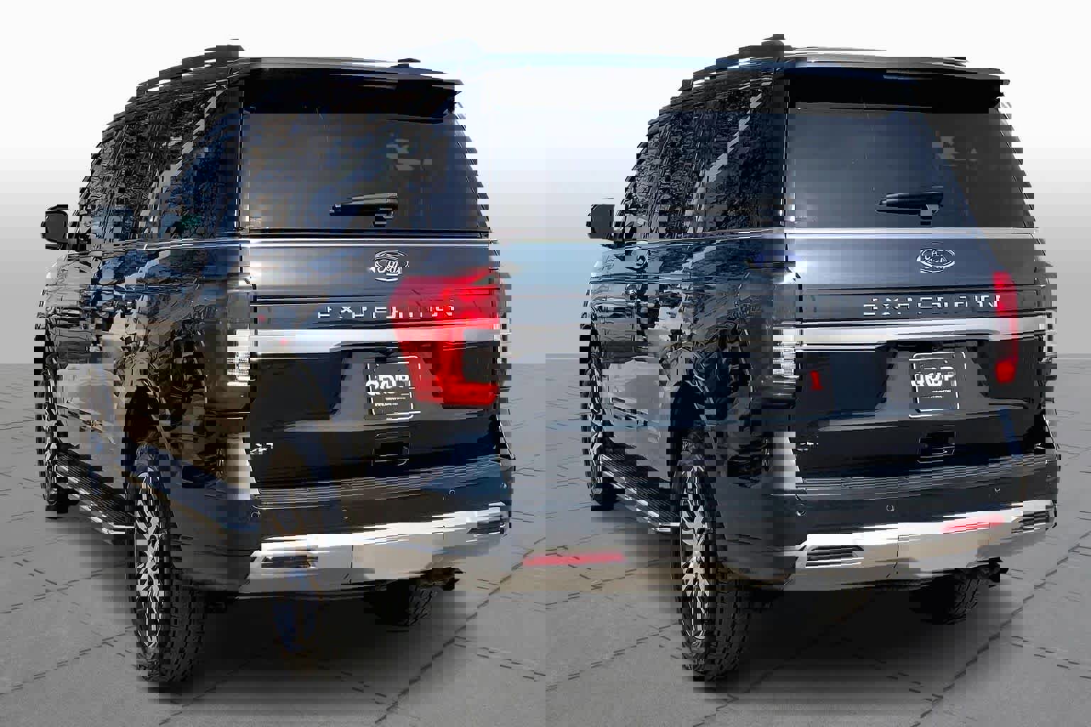 Certified 2023 Ford Expedition XLT image 4