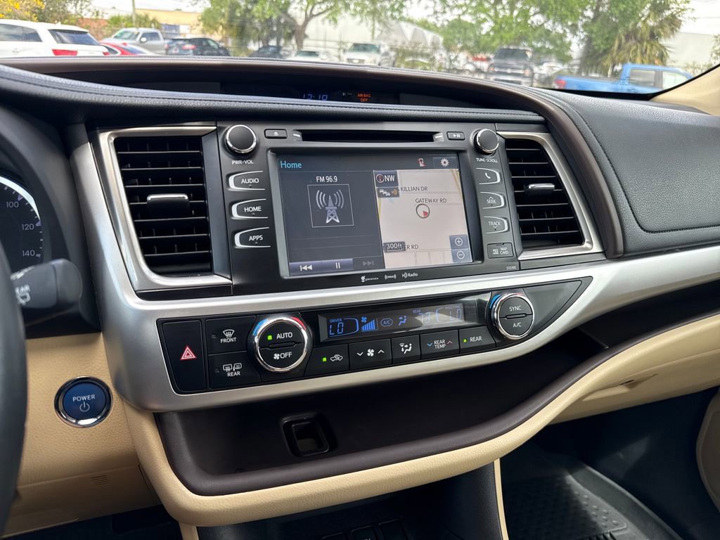 Used 2019 Toyota Highlander XLE AWD/4WD image 20