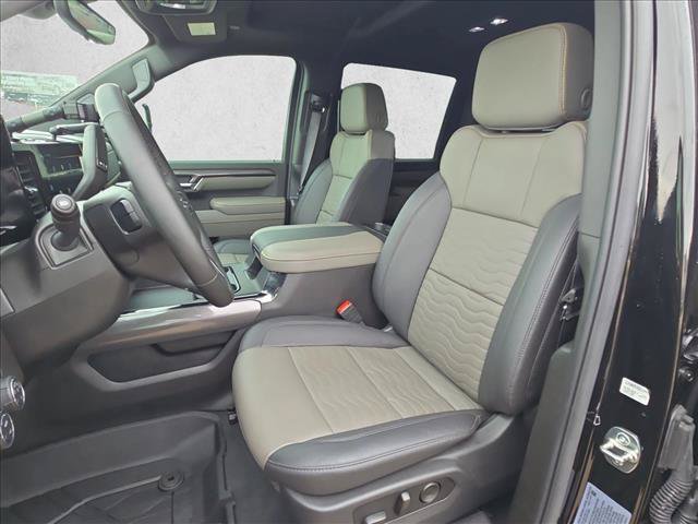 Used 2025 Chevrolet Silverado 2500 ZR2 w/ Technology Package AWD/4WD image 15