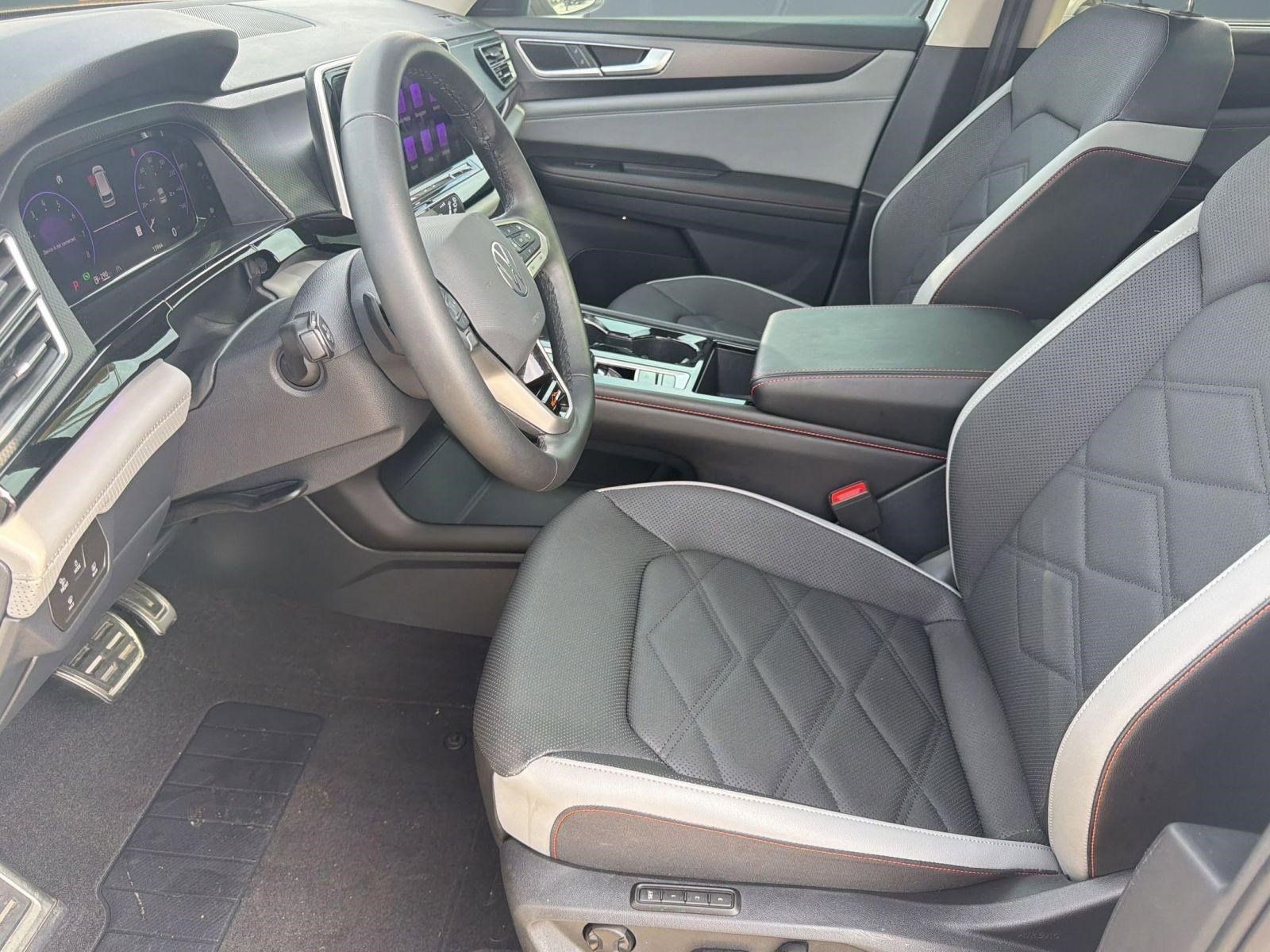 Used 2024 Volkswagen Atlas Peak Edition SEL AWD/4WD image 5