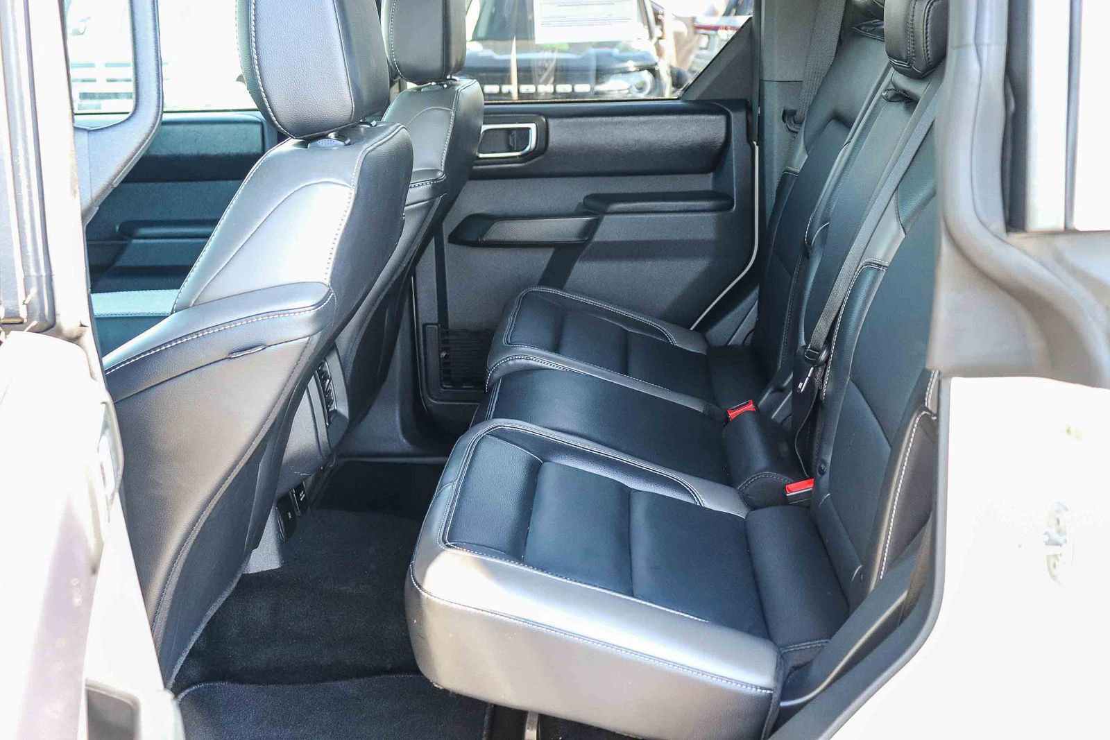 Certified 2025 Ford Bronco Outer Banks AWD/4WD image 17