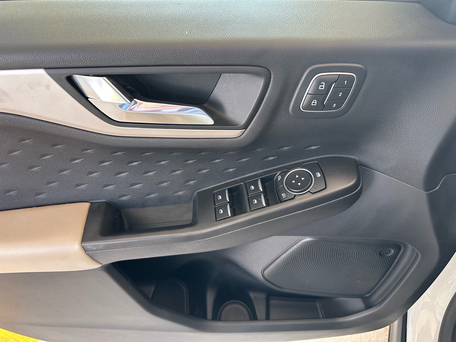 Certified 2020 Ford Escape SEL FWD image 16