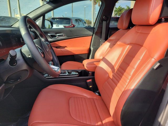 Used 2025 Kia Sportage SX image 24