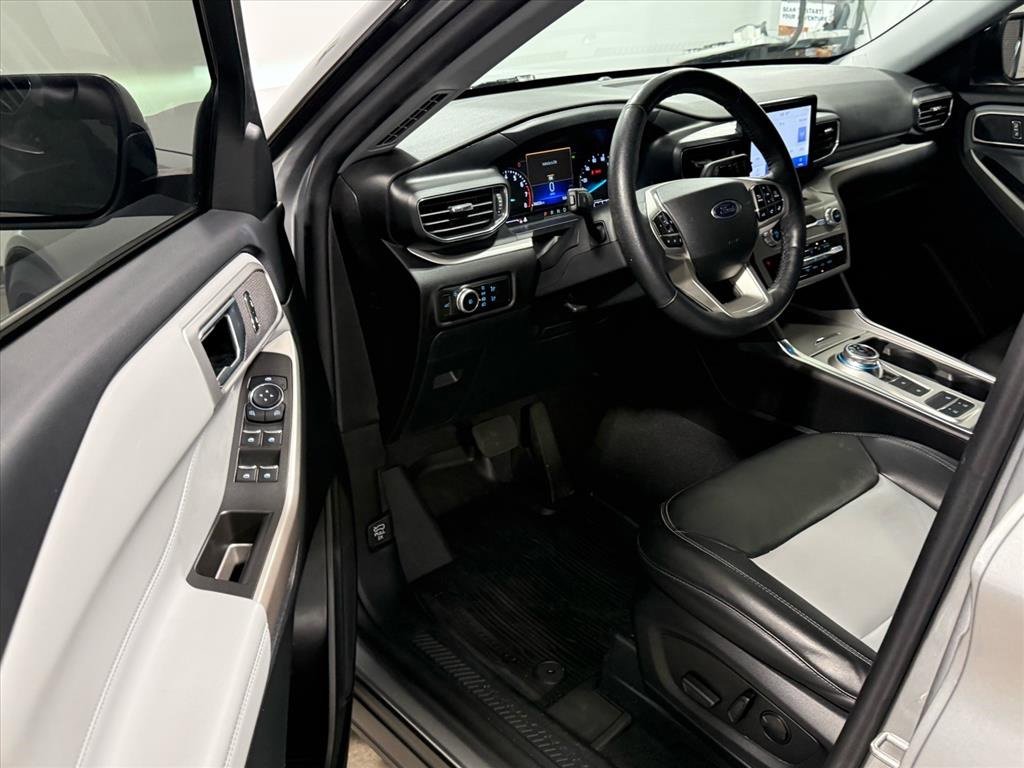 Certified 2023 Ford Explorer XLT w/ Equipment Group 202A image 10