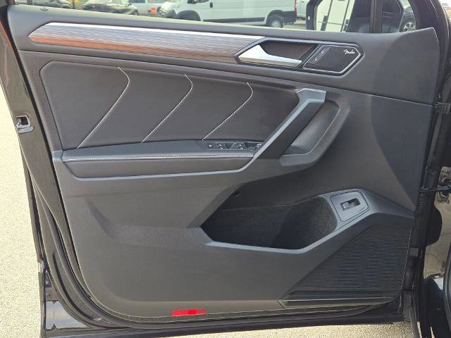 Used 2023 Volkswagen Tiguan SEL R-Line image 21