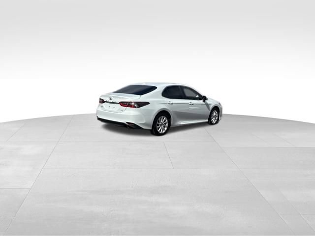 Used 2024 Toyota Camry LE w/ Convenience Package image 4
