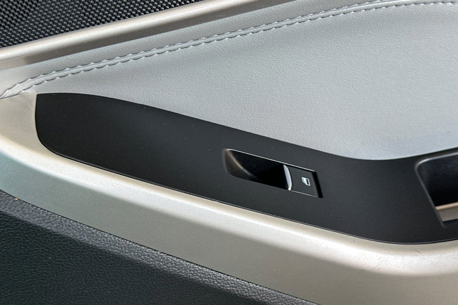 Certified 2022 Ford Explorer XLT w/ Equipment Group 202A image 23