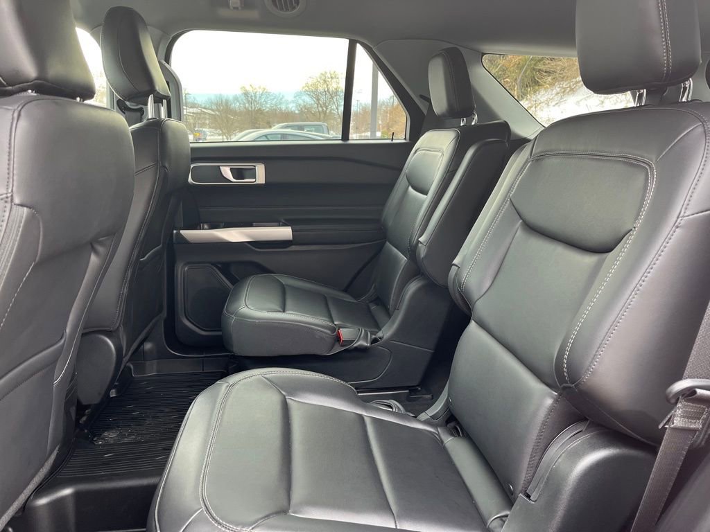 Certified 2022 Ford Explorer XLT w/ Equipment Group 202A image 10