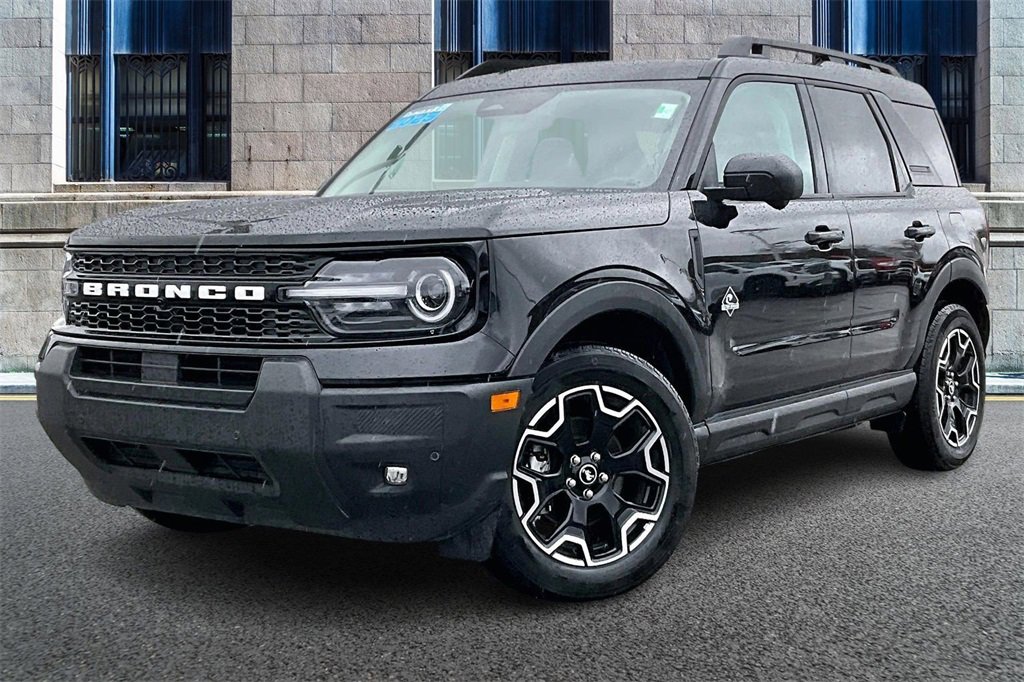 Certified 2025 Ford Bronco Sport Outer Banks w/ Outer Banks Tech Package+ image 2