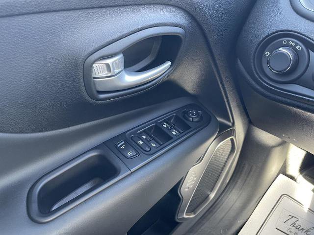 Used 2023 Jeep Renegade Latitude image 27