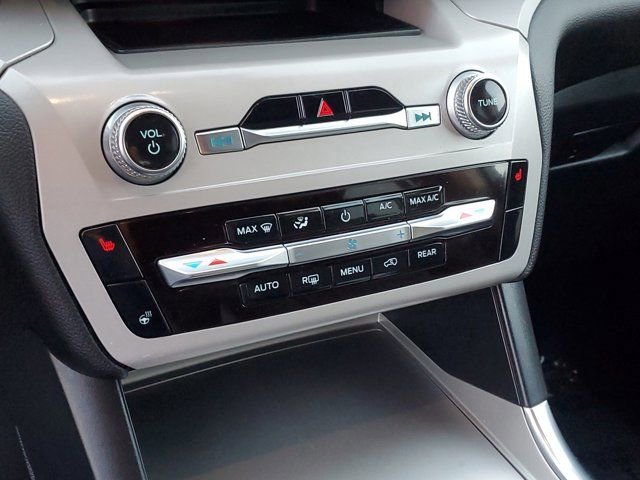 Certified 2023 Ford Explorer XLT w/ Equipment Group 202A image 27