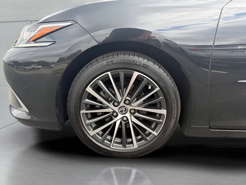 Used 2025 Lexus ES 300h w/ Premium Package FWD image 31