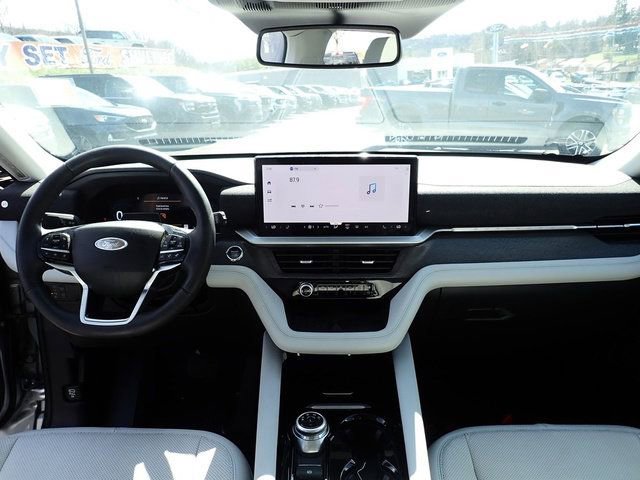 Certified 2025 Ford Explorer Platinum w/ LUX Leather Package AWD/4WD image 21