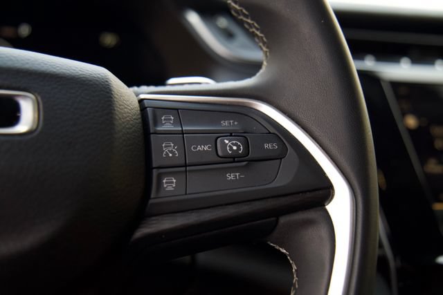 Used 2024 Jeep Grand Cherokee L Laredo RWD image 20