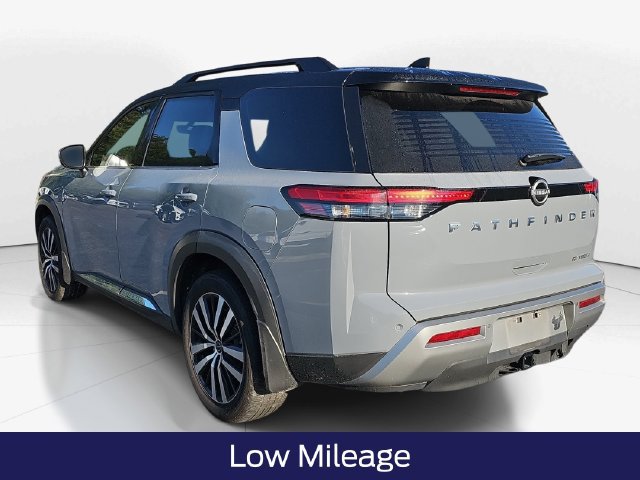 Used 2024 Nissan Pathfinder Platinum FWD image 7