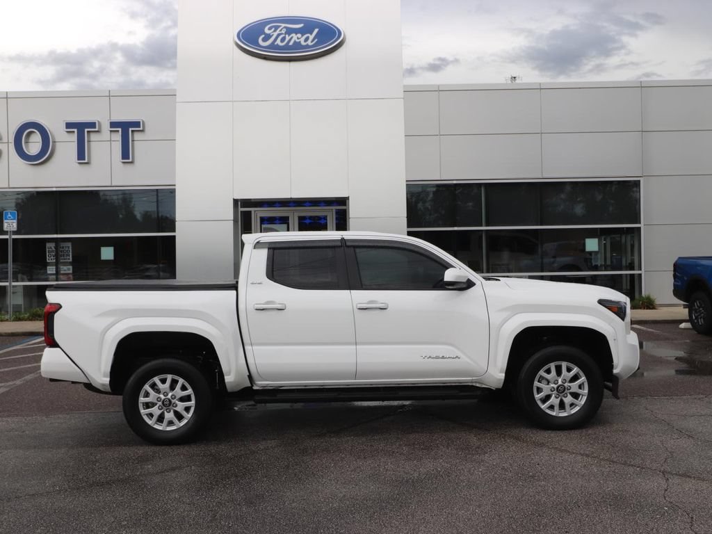 Used 2025 Toyota Tacoma SR5 RWD image 16