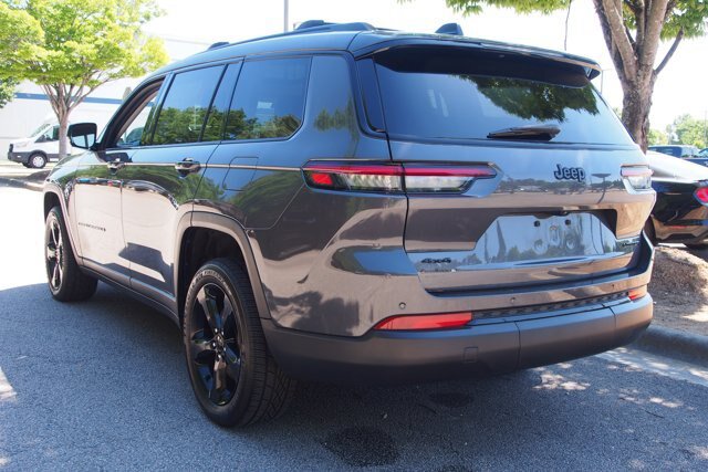 Used 2024 Jeep Grand Cherokee L Limited w/ Black Appearance Package AWD/4WD image 5