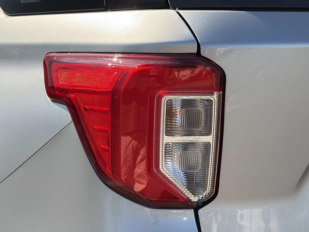 Certified 2024 Ford Explorer XLT RWD image 9