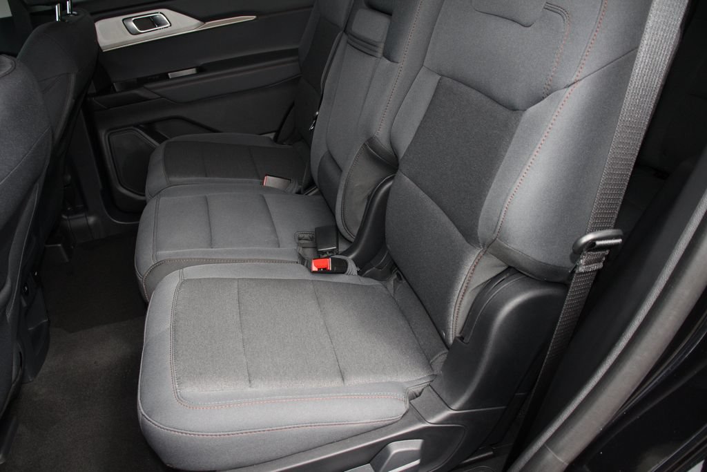 Certified 2025 Ford Explorer Active AWD/4WD image 21