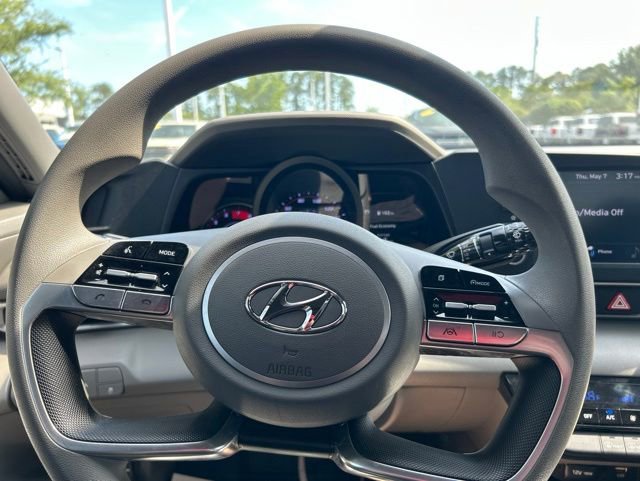 Used 2022 Hyundai Elantra SEL FWD image 19