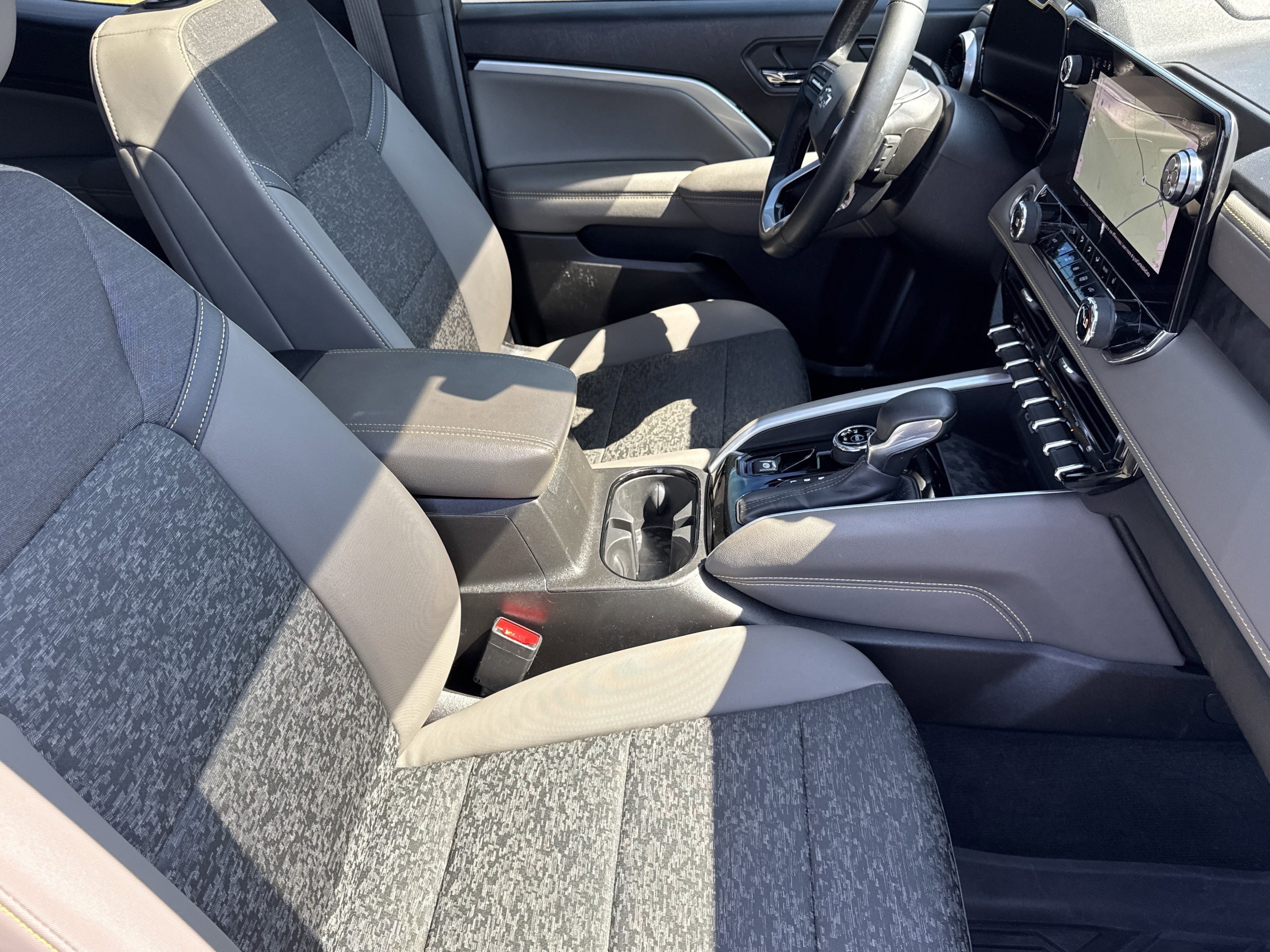 Used 2024 Chevrolet Colorado ZR2 w/ Technology Package image 15