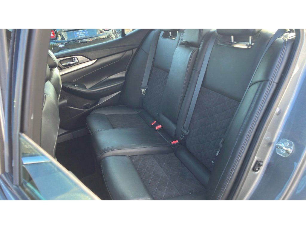 Used 2018 Nissan Maxima SR image 32