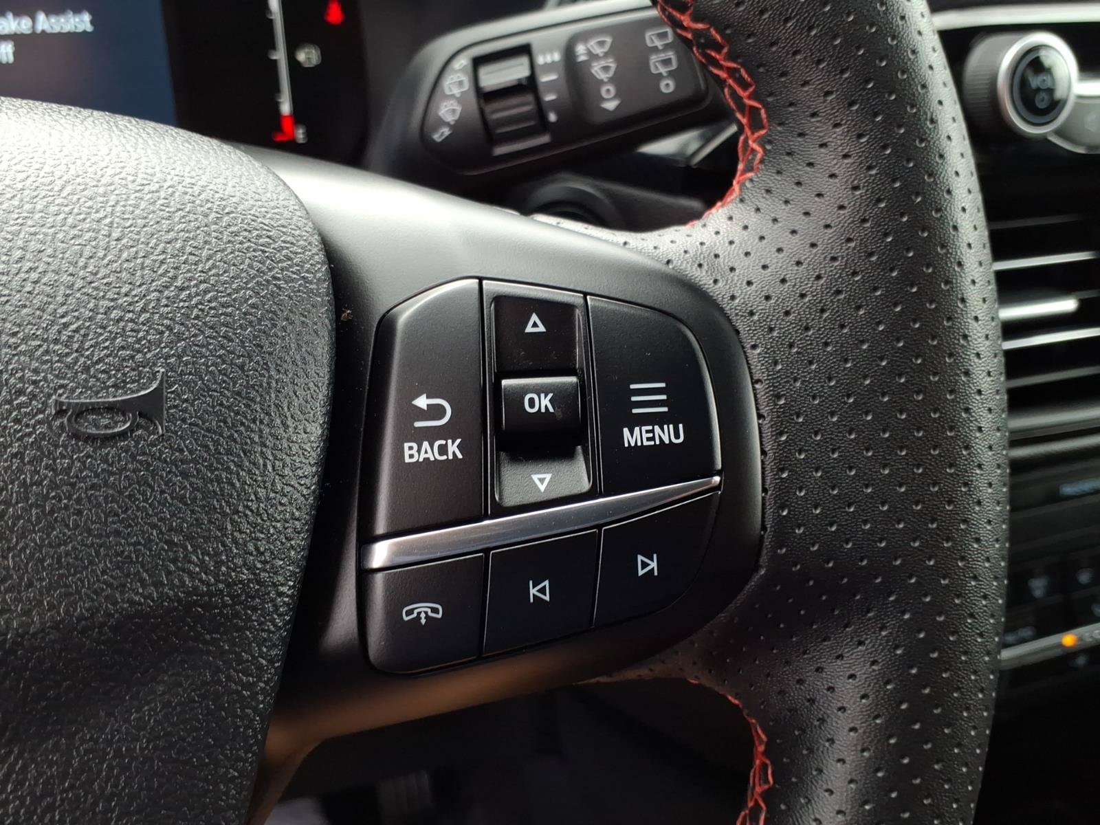 Certified 2025 Ford Escape ST-Line Select AWD/4WD image 24