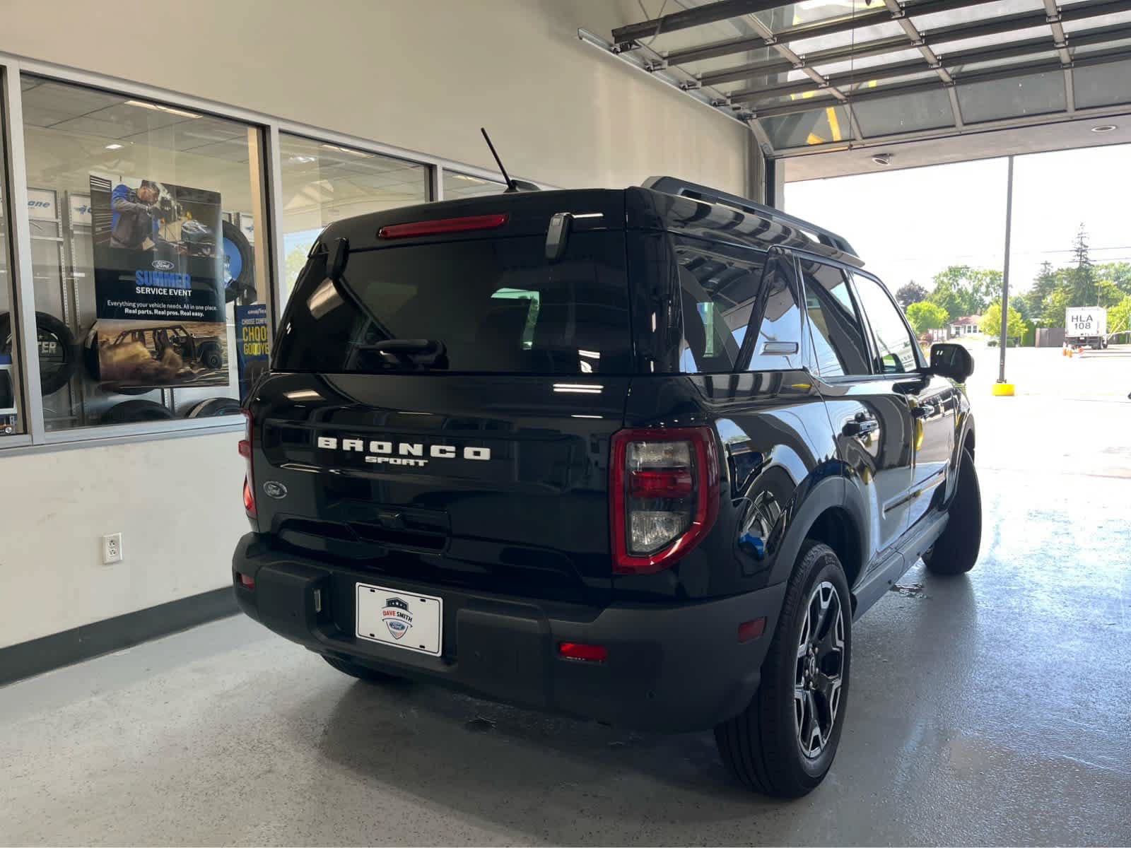 Certified 2025 Ford Bronco Sport Outer Banks w/ Outer Banks Tech Package+ AWD/4WD image 9
