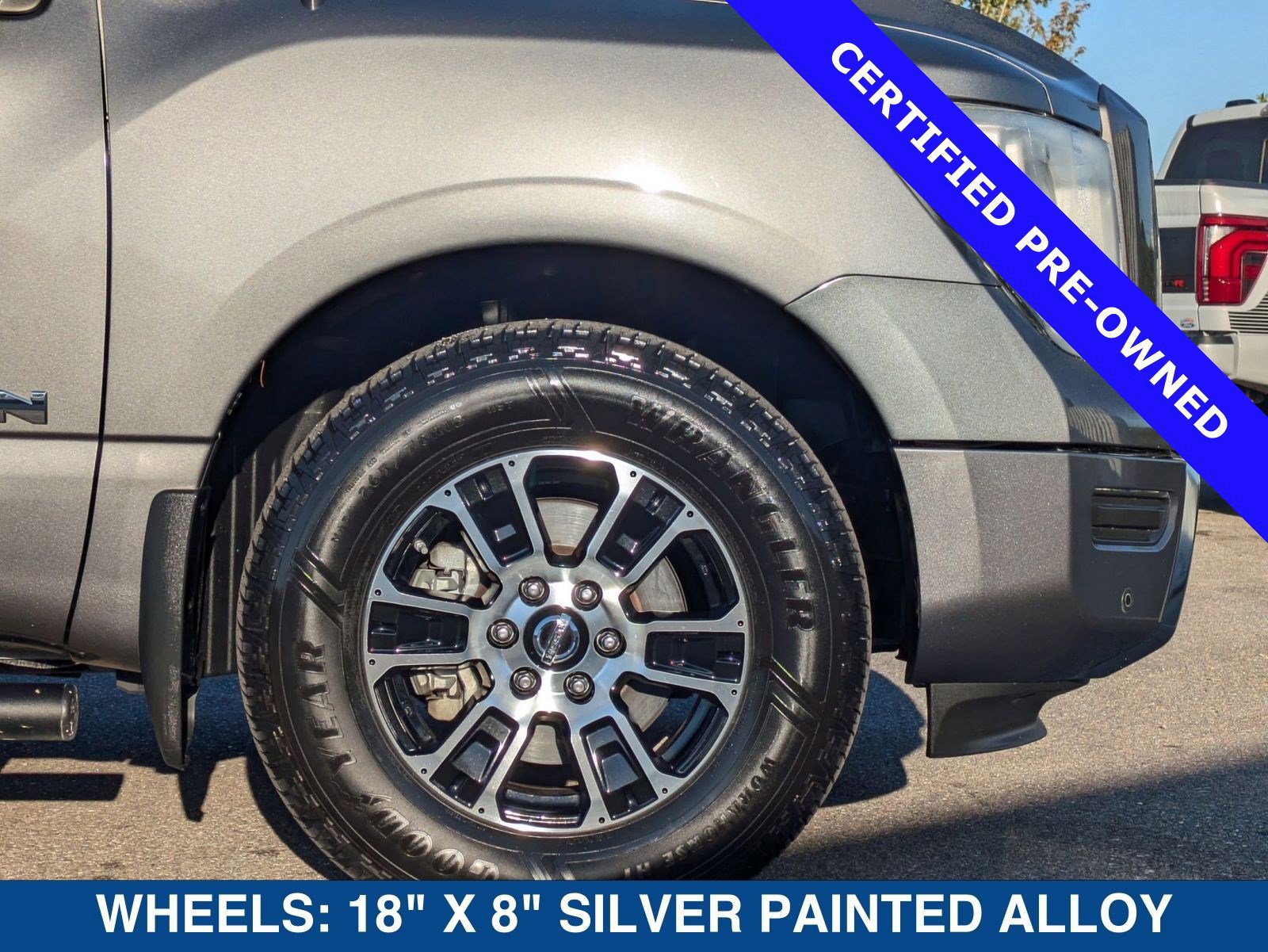 Used 2021 Nissan Titan SV w/ SV Convenience Package image 12