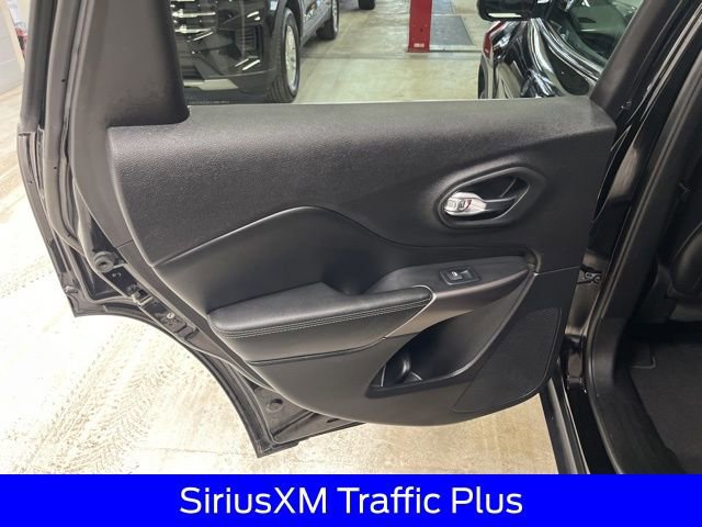 Used 2019 Jeep Cherokee Limited image 32